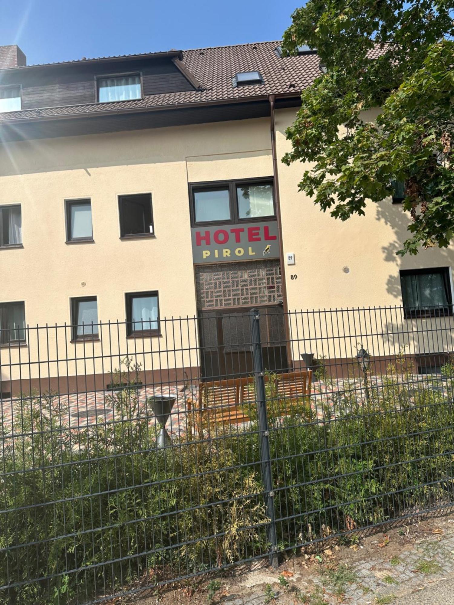 Hotel Pirol Berlin Exteriör bild